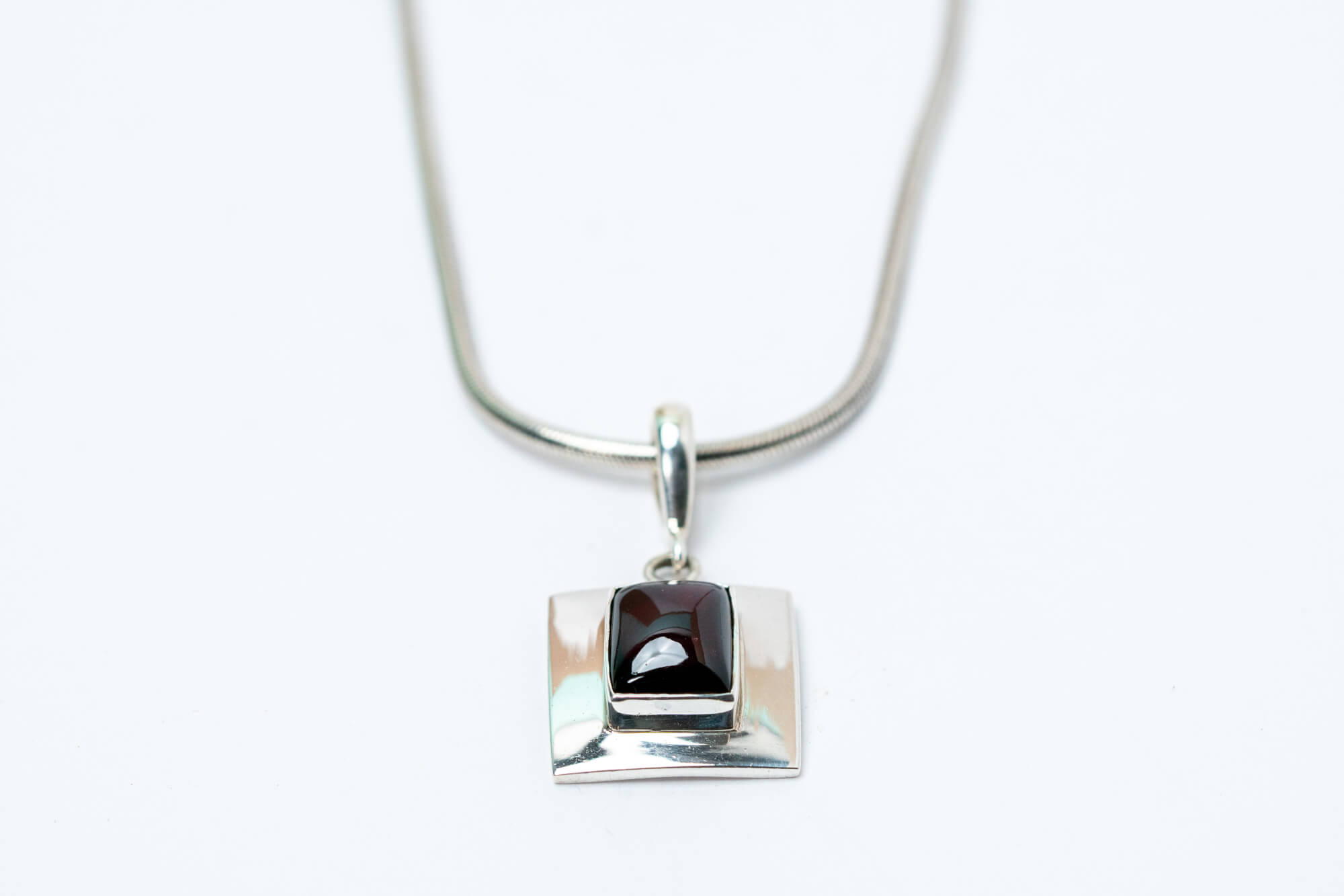 60b_garnet_square.jpg