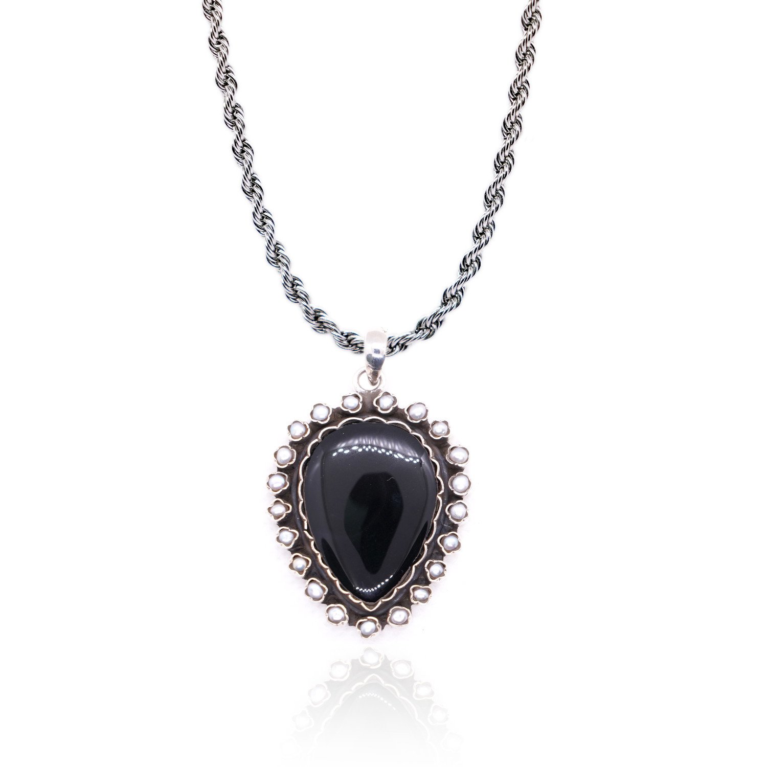 291RVI-Nyx-Petal-Pendant-A1