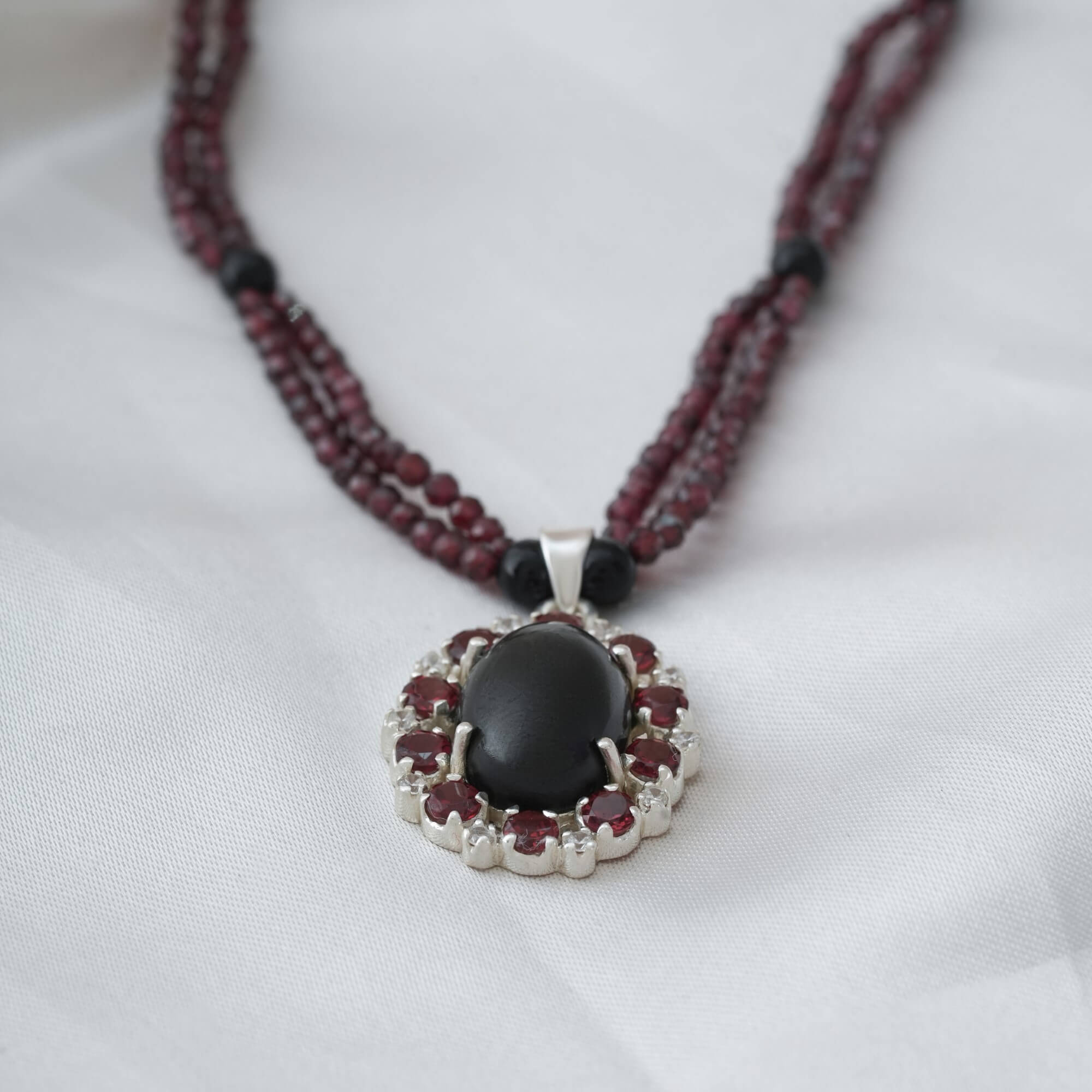 333RVI-Black-Star-Pendant-A1