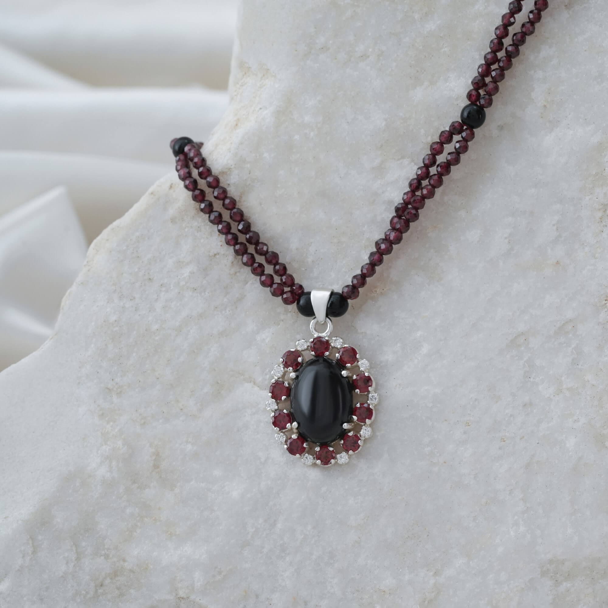 333RVI-Black-Star-Pendant-C1