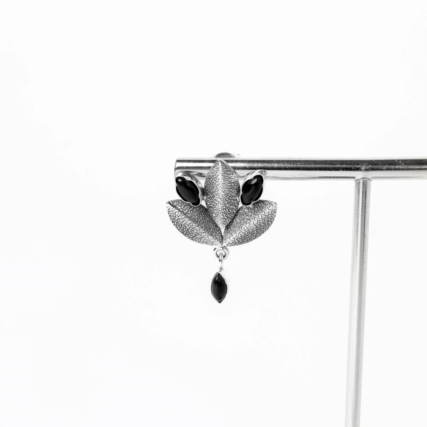 383RVI-Verdant-Leaf-Earrings-V4-A1