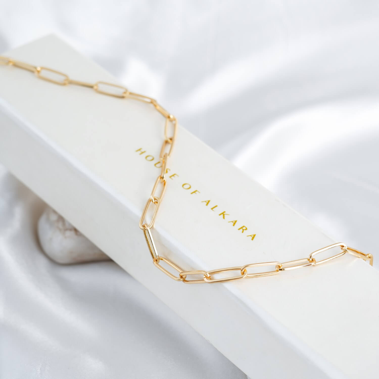 379RVI-Paper-clip-chain-brass-with-gold-plating-B1