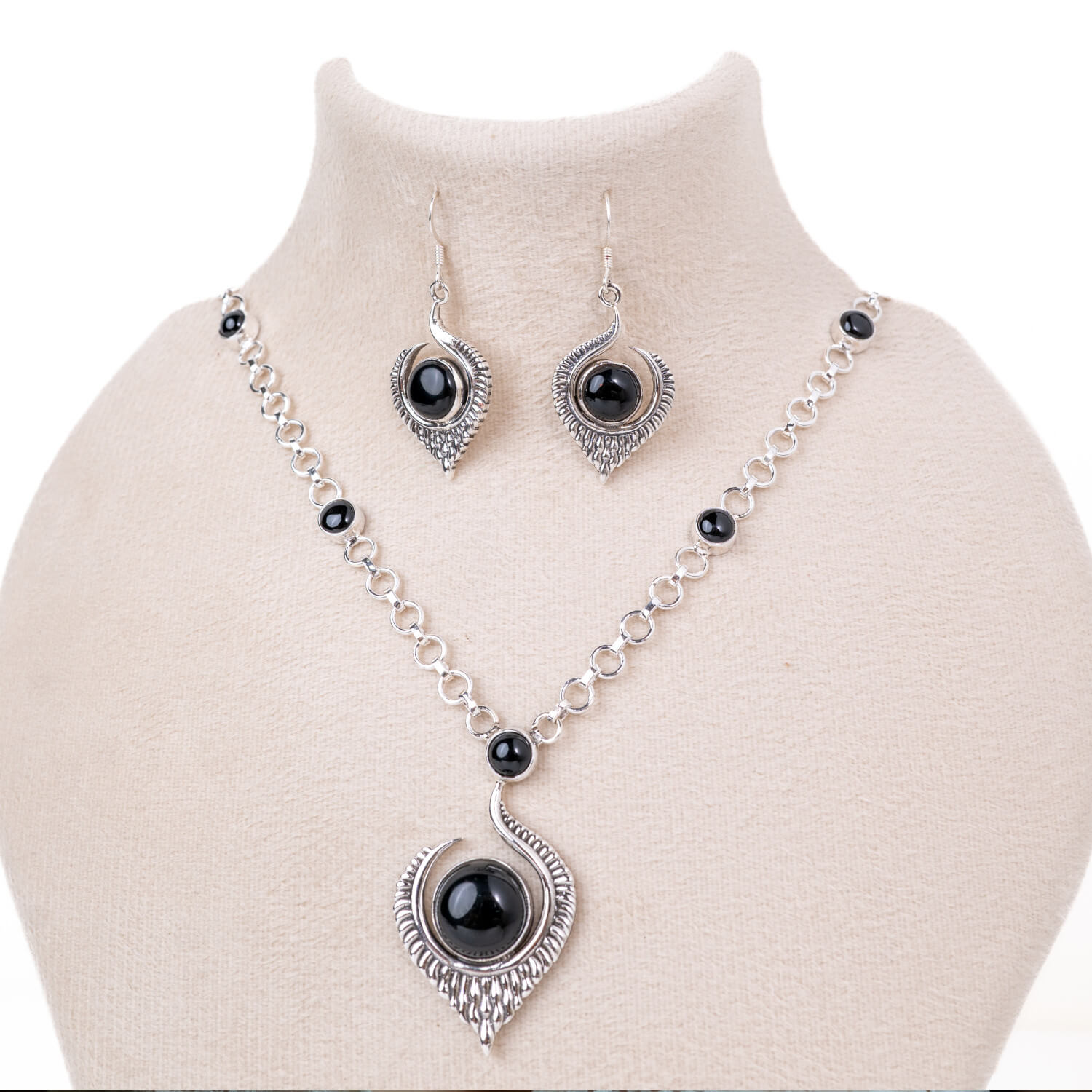415RVI-Flame-of-Desire-Necklace-Set-B1-V3