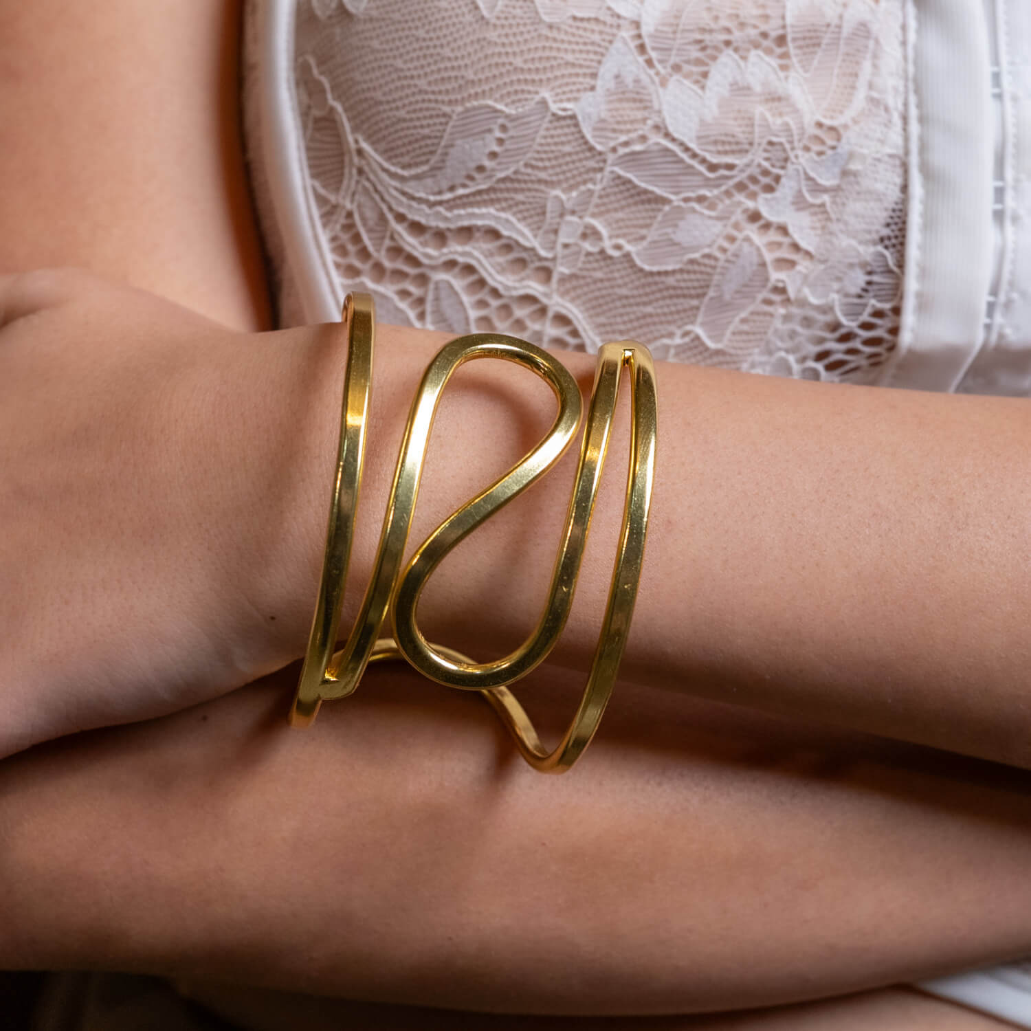 432RVI-Cuffs-C1