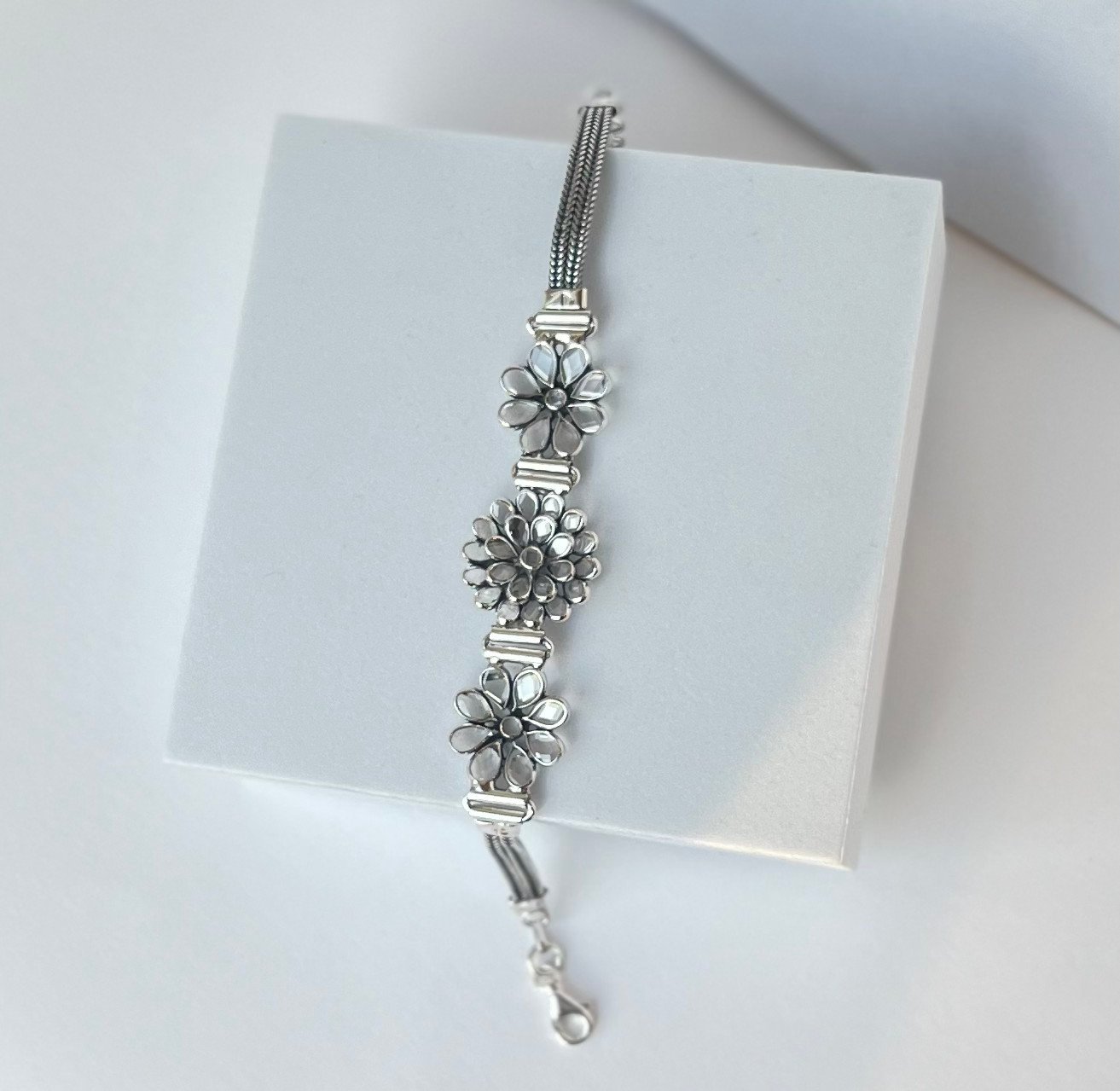 407RVI-Eternal-Bloom-Crystal-Bracelet-D3