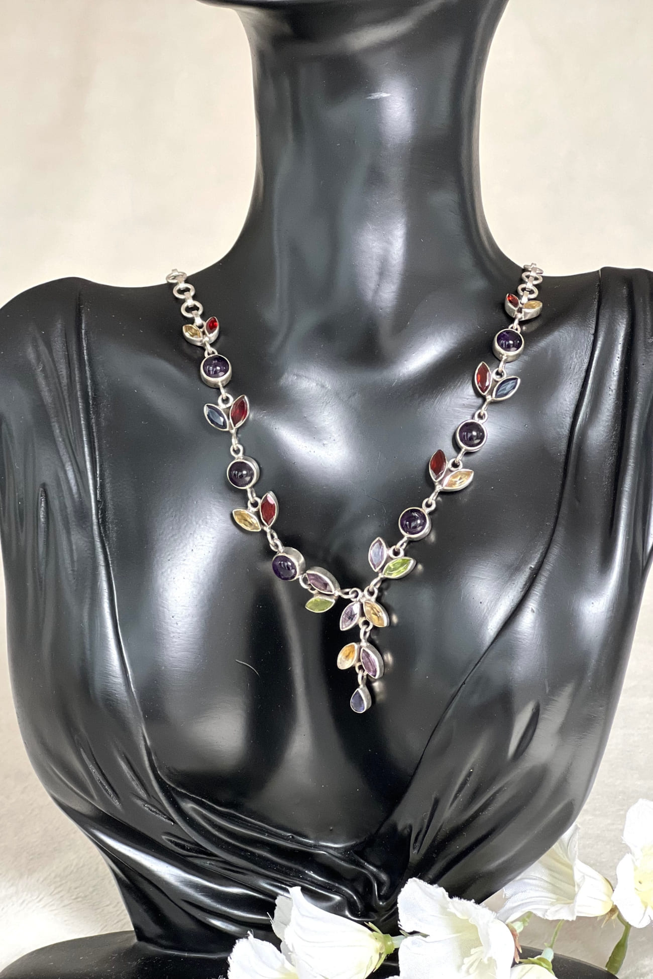 183RVI-Dainty-Flowers-Princess-Necklace-B1