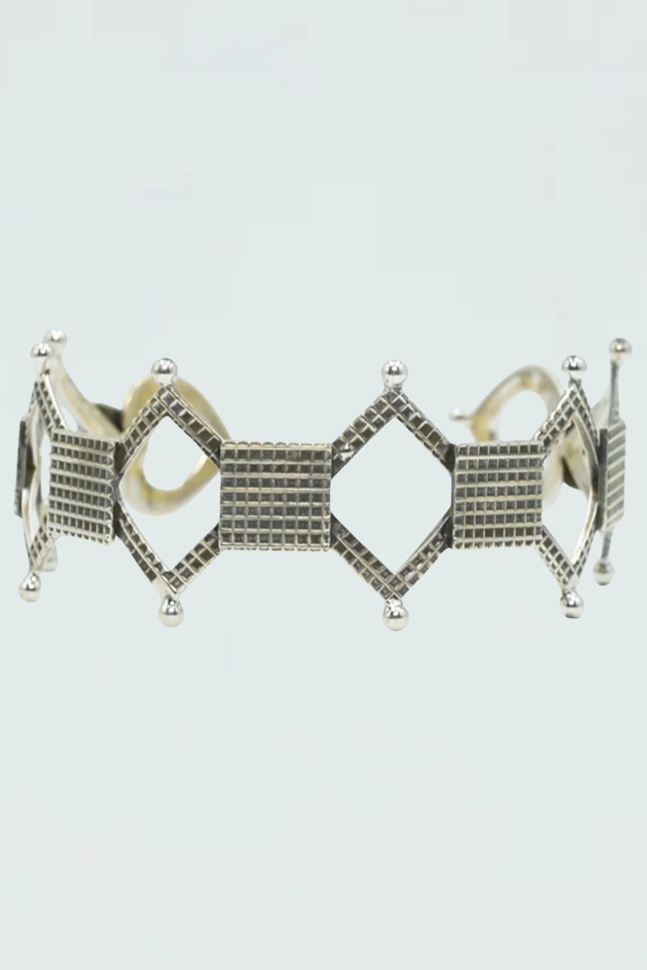 261VIN_A_Regal_Touch_Filigree_Bracelet