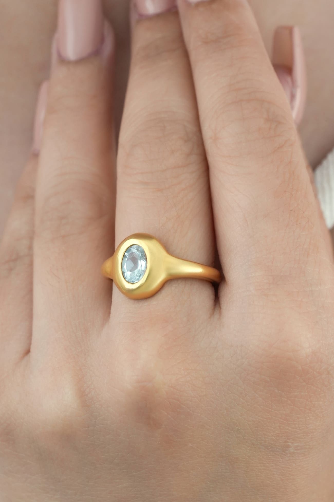 350RVI-Radiant-Luxe-Oval-Ring-A1-V1