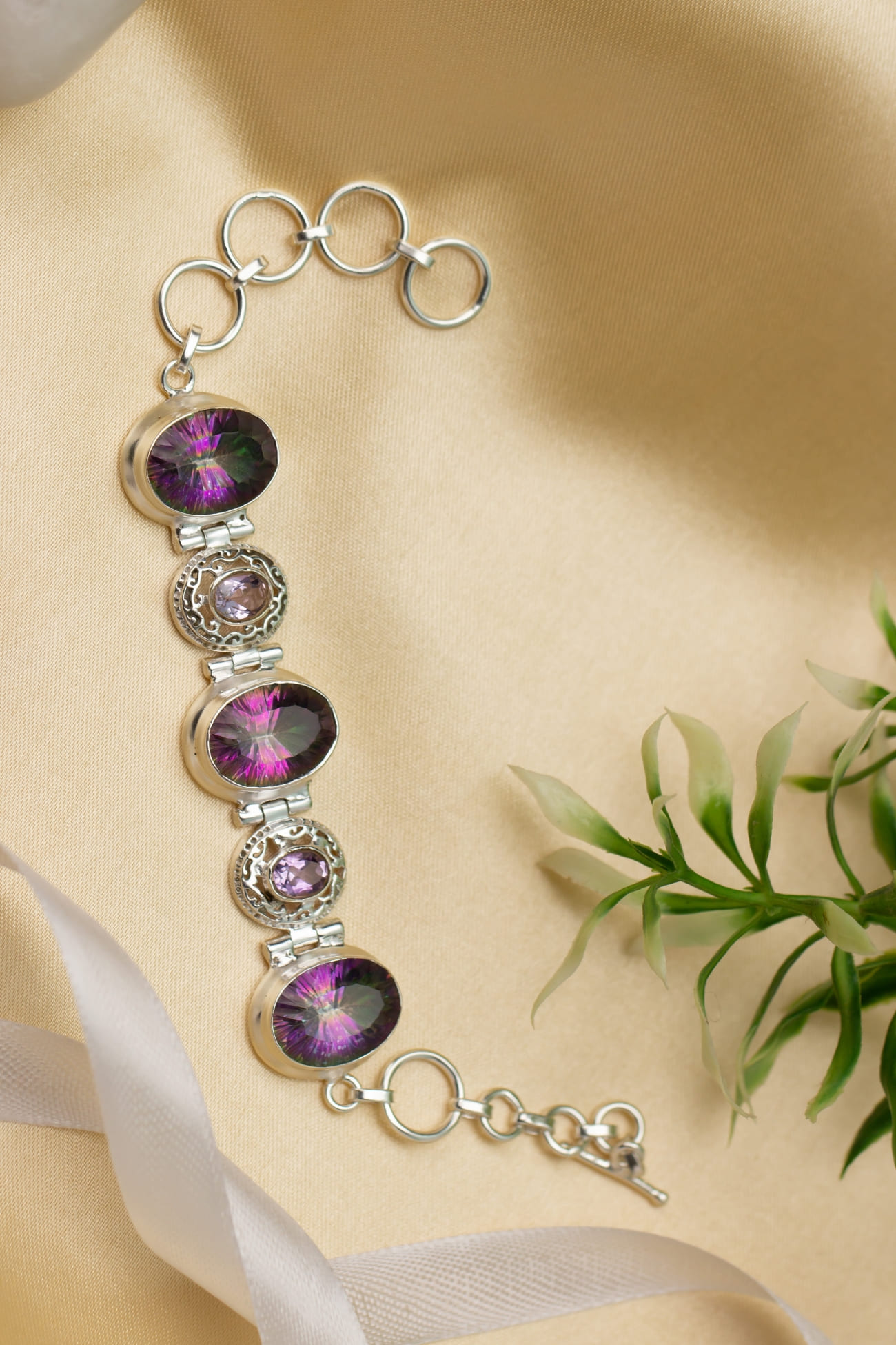 35RVI_A_Mystic_Quartz_Bracelet