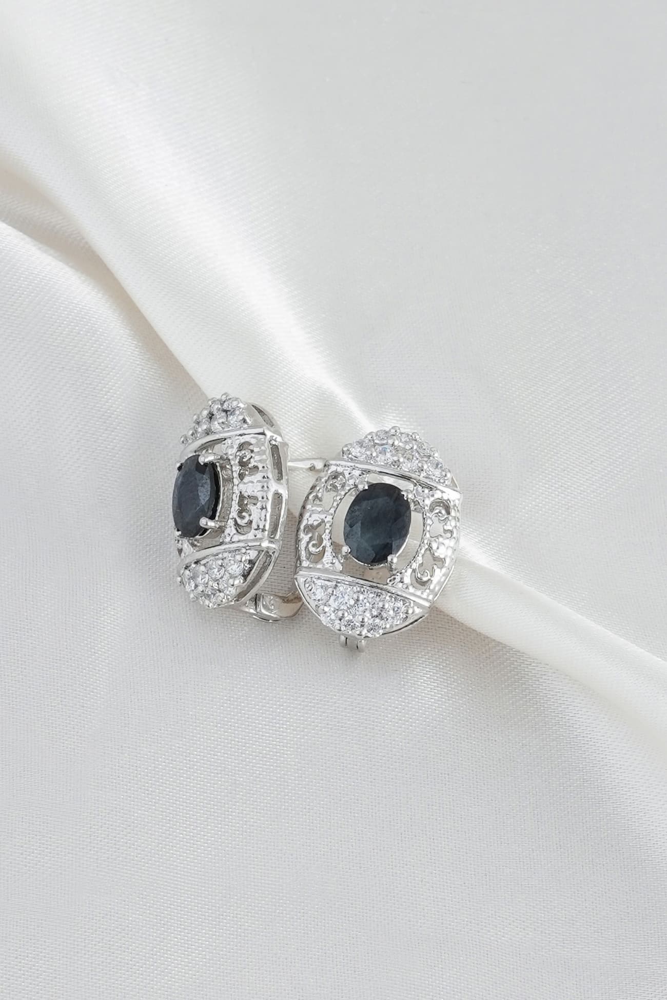 365RVI-Regal-Sapphire-Filigree-Pendant-Necklace-Set-D1-V2 (1)