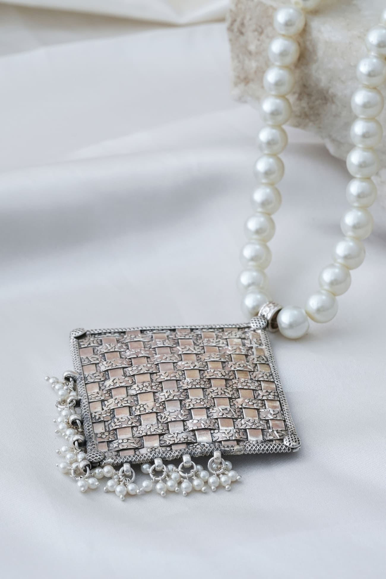 372RVI-Basket-Weaved-Pearl-Pendant-B1