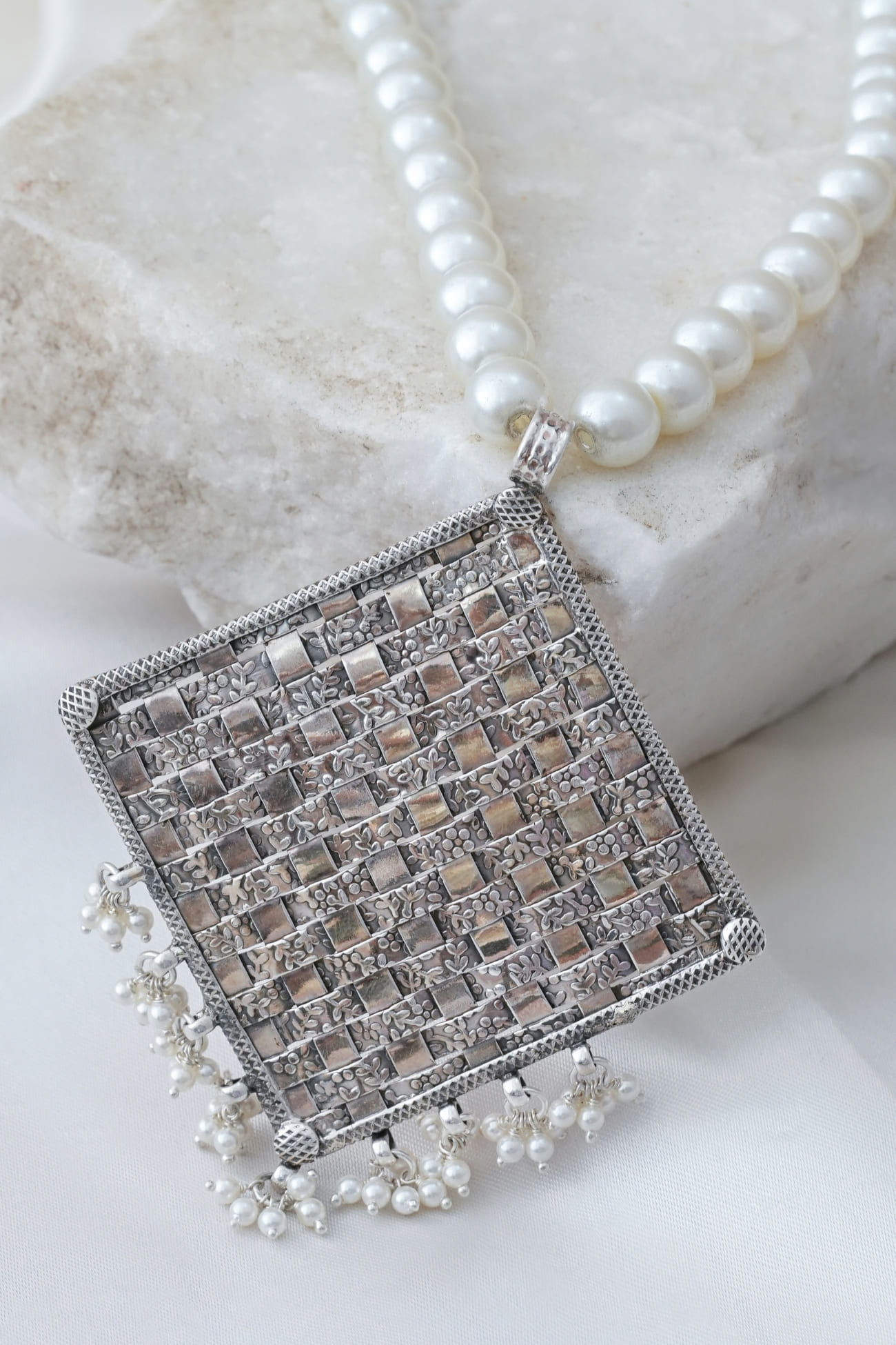 372RVI-Basket-Weaved-Pearl-Pendant-D1