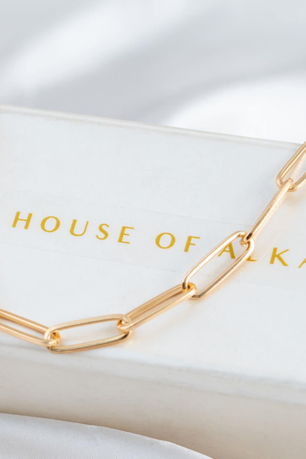 379RVI-Paper-clip-chain-brass-with-gold-plating-A1