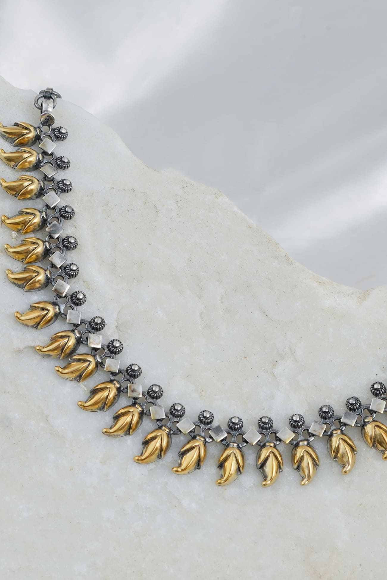 381RVI-Royal-Finesse-Spring-Necklace-D1