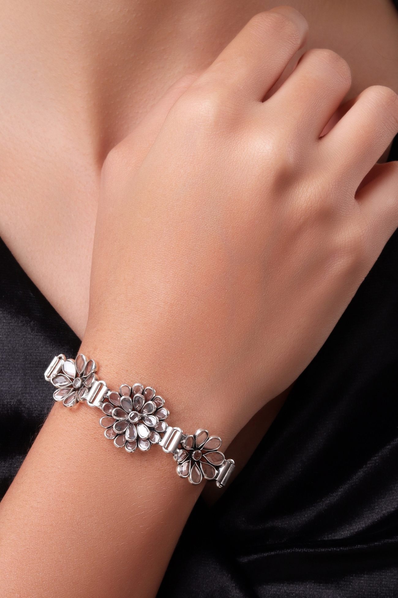 407RVI-Eternal-Bloom-Polki-Bracelet-H1