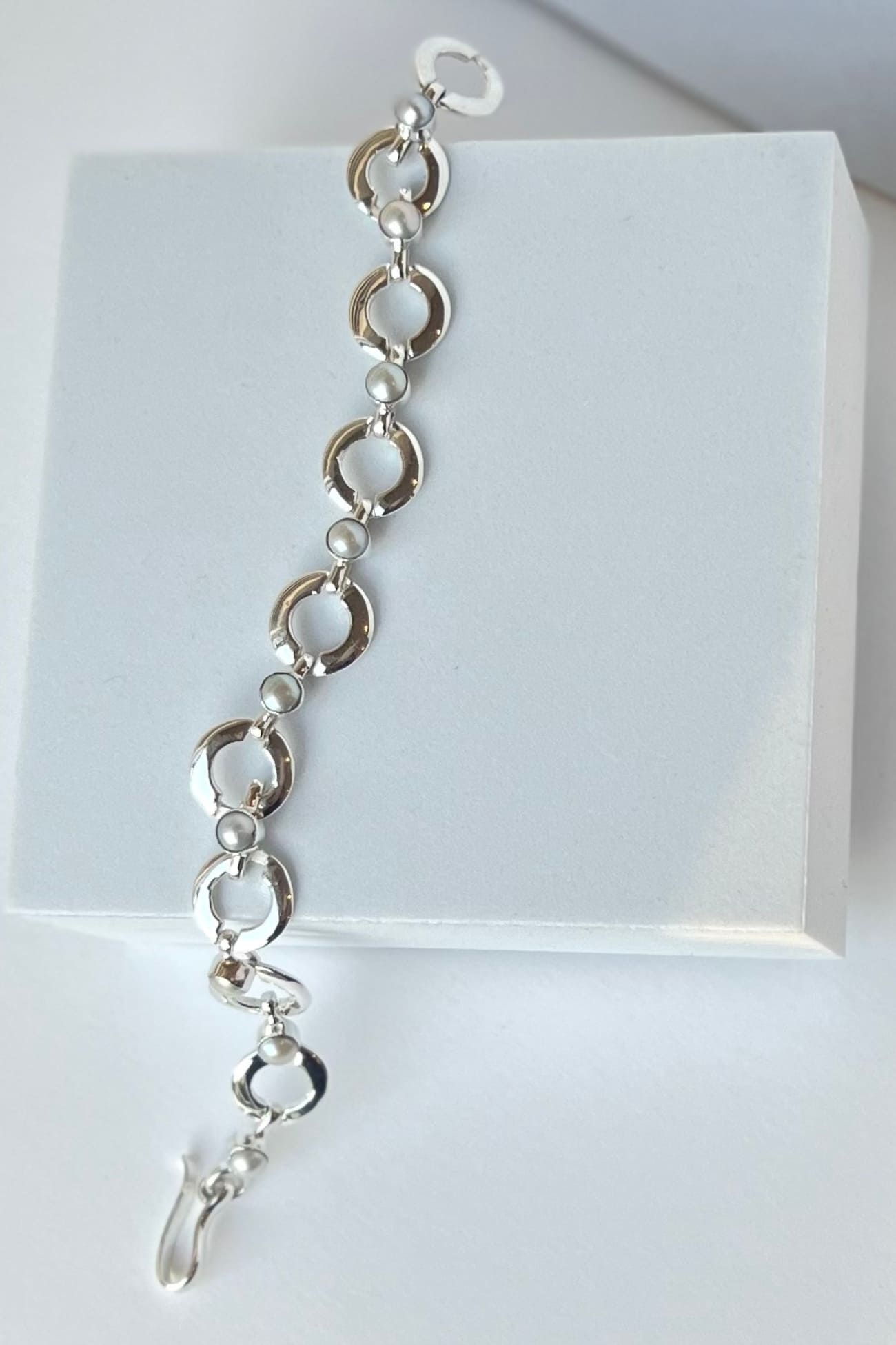 423RVI-Circle-of-Serenity-Turquoise-Bracelet-B1-V2