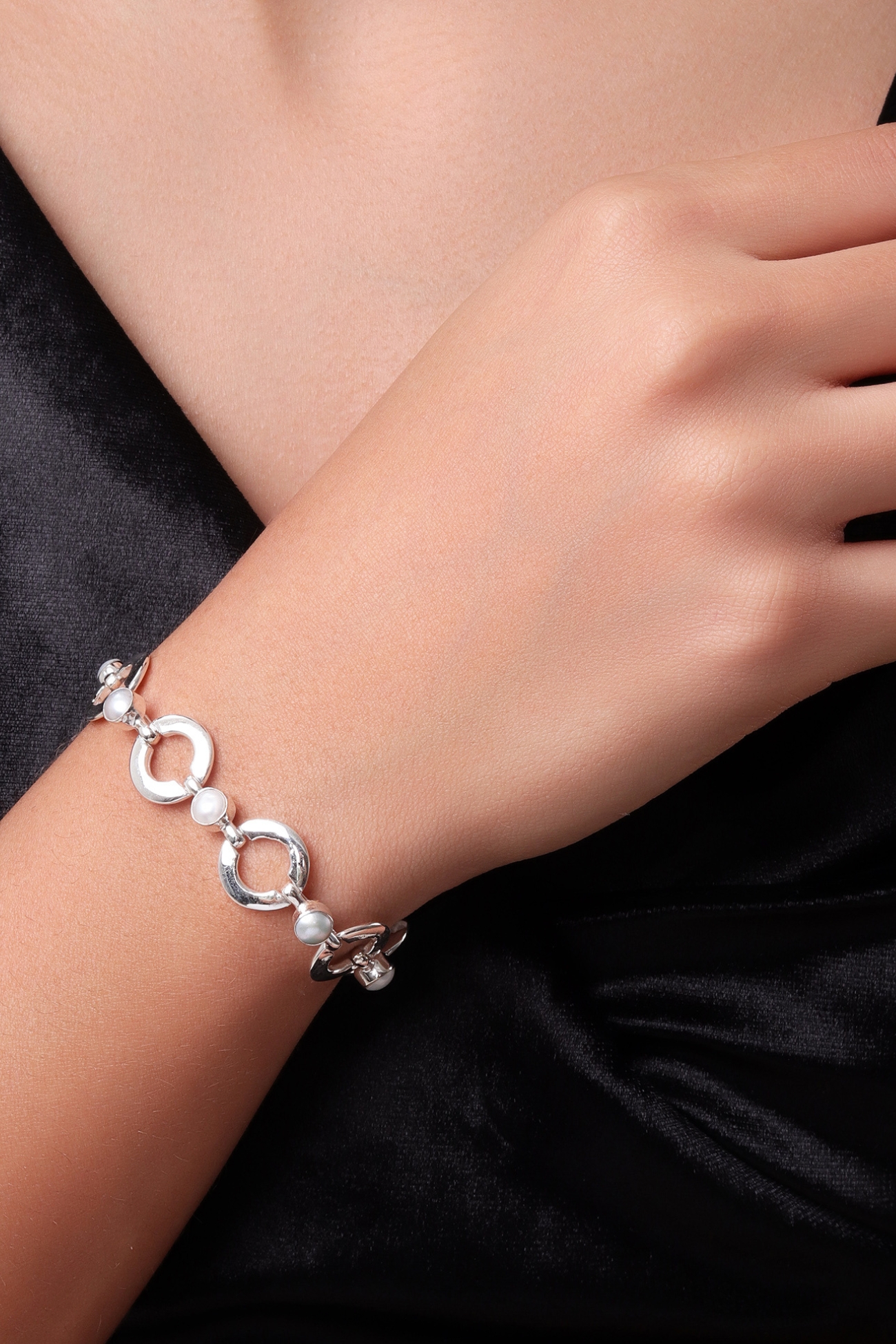 423RVI-Circle-of-Serenity-Turquoise-Bracelet-F1-V2