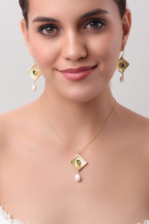 Athena Hammered Square Pendant Set